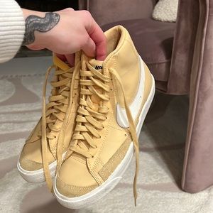 THESE ARE A PEACHY TONE NIKE